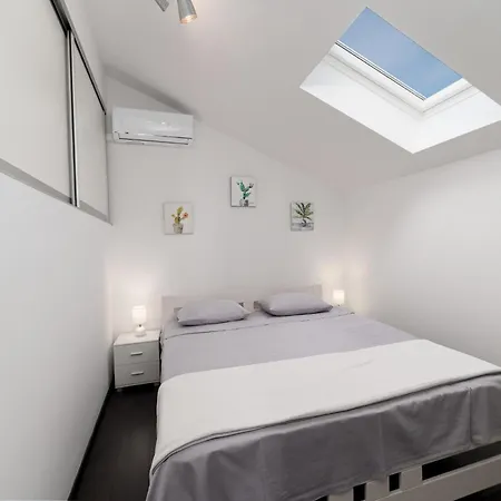 Lea - Three Bedroom With Terrace And Sea View *