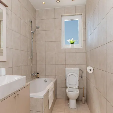 Lea - Three Bedroom With Terrace And Sea View Дом отдыха Маслиница