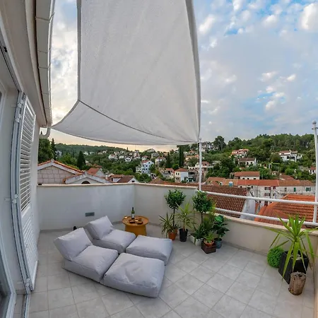 Lea - Three Bedroom With Terrace And Sea View Maslinica