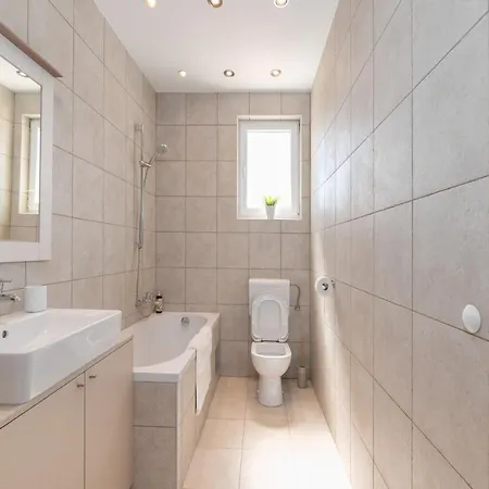 Lea - Three Bedroom With Terrace And Sea View * Маслиница