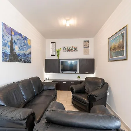 Lea - Three Bedroom With Terrace And Sea View Maslinica