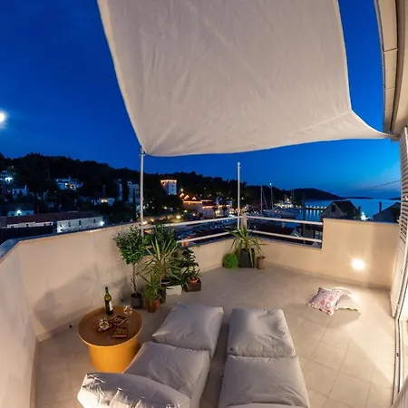 Lea - Three Bedroom With Terrace And Sea View * Maslinica