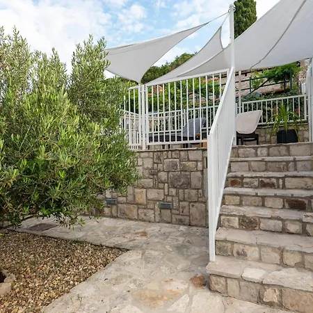 Vikendica Lea - Three Bedroom With Terrace And Sea View Maslinica